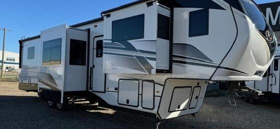 Understanding Tow Vehicle Requirements for Hauling a Fifth Wheel