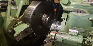 Riproduci video