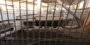 Riproduci video