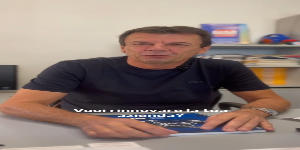 Riproduci video