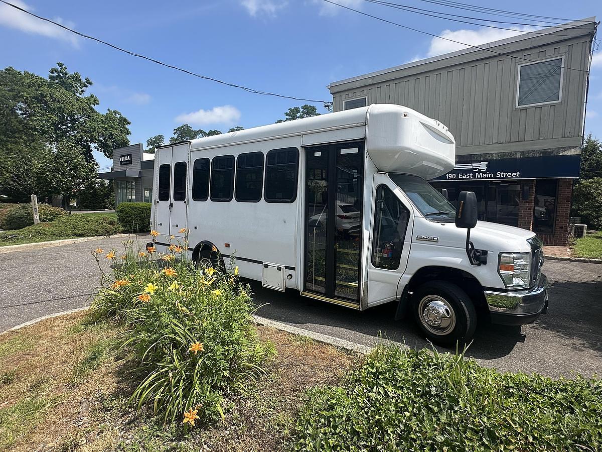 How Best Buses For Sale Listens, Learns & Delivers the Best Reconditioned Shuttle Buses Nationwide