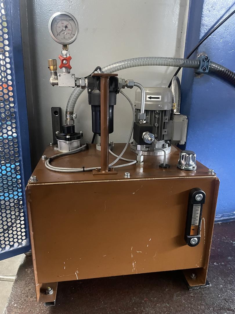 Pressa Mossini 400 ton