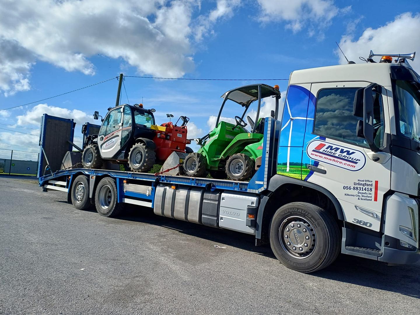 Full load! Avant Loader and Telehandler ready for hire job!