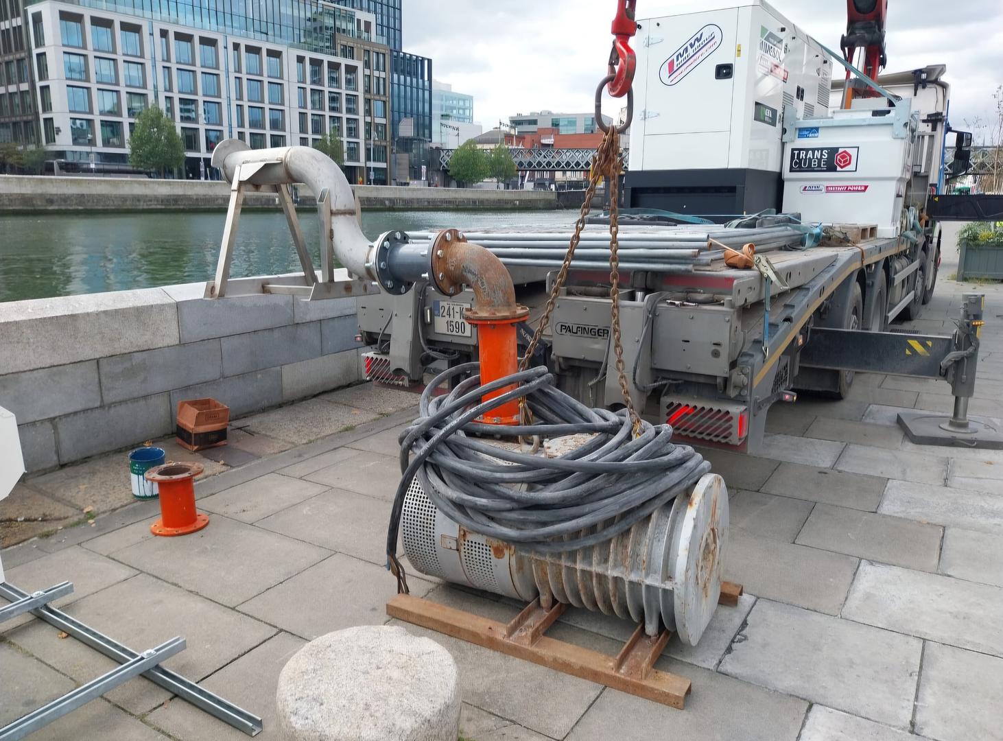 90kw Submersible Pumps going into the River Liffey for an Art Display ahead of NFL Dublin!