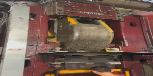 Riproduci video
