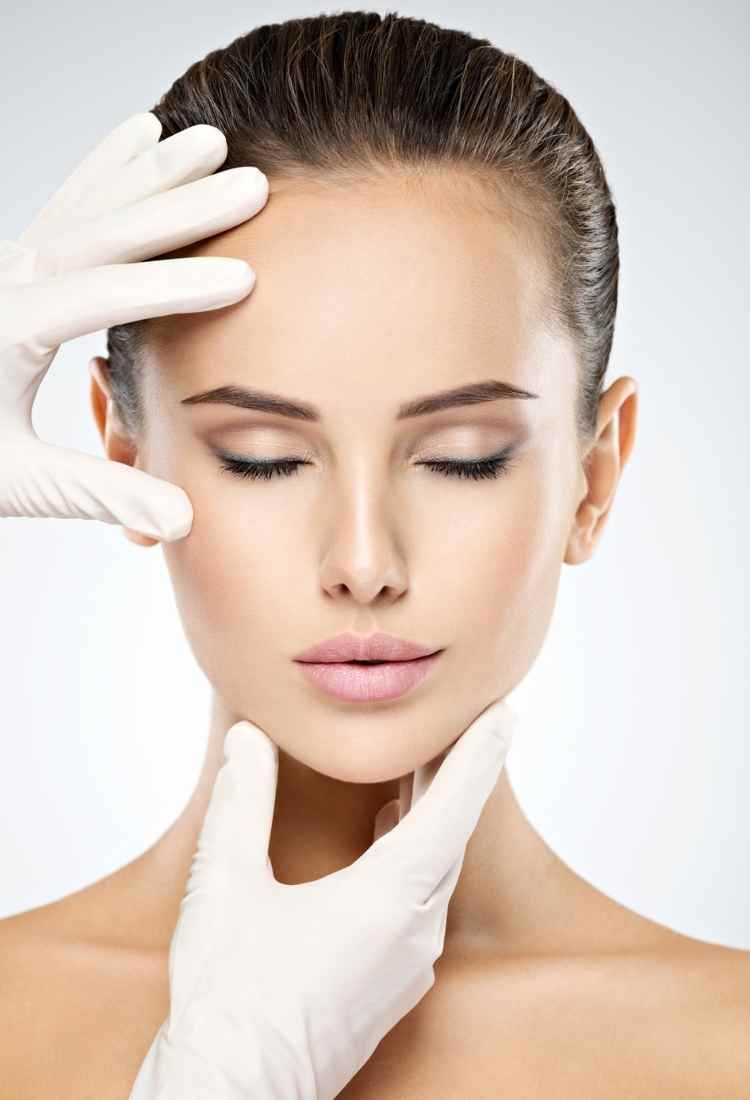 What holistic treatments are offered at Biomedic Clinic in Malaga?