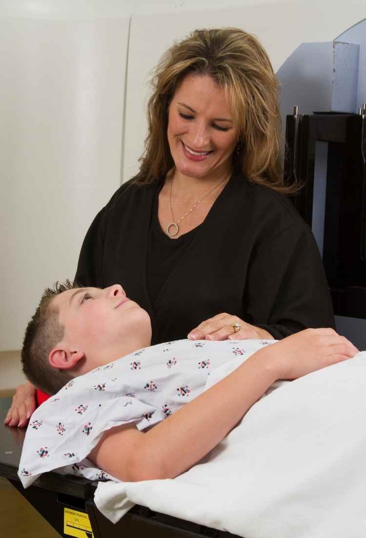 How does Angeles Hospital combine alternative and conventional cancer treatments?