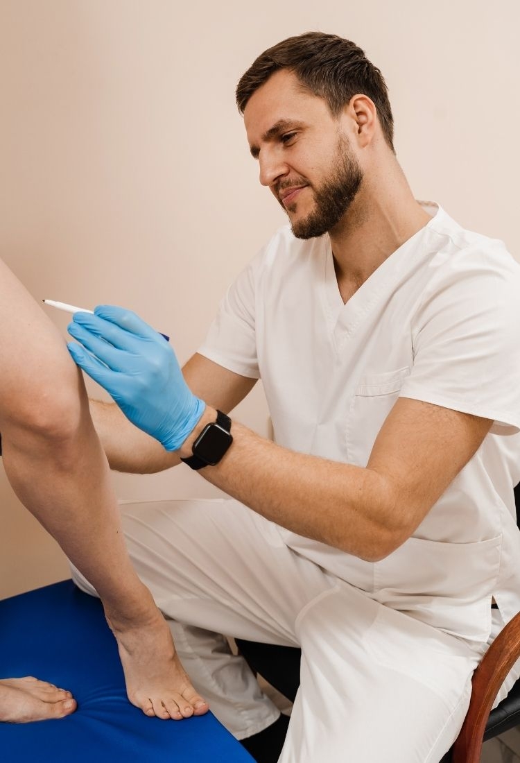 What services make Heva Clinic in Istanbul a top medical destination?