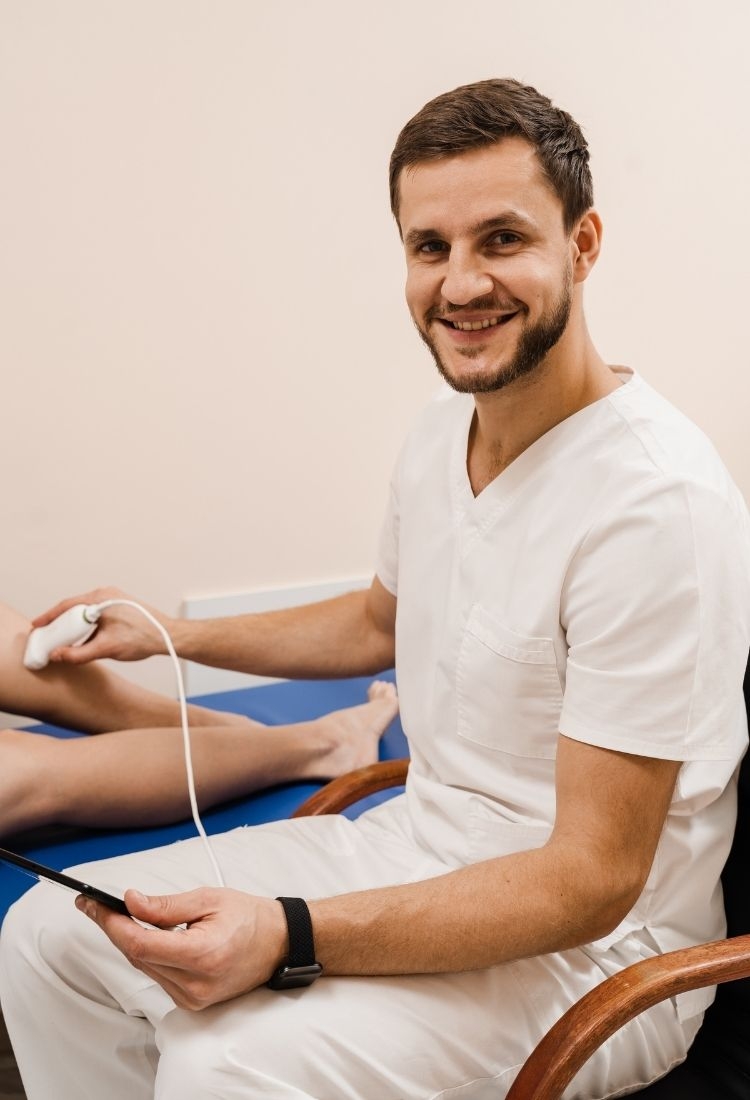 How does Seneca Hair Transplant Clinic in Greece ensure patient satisfaction?