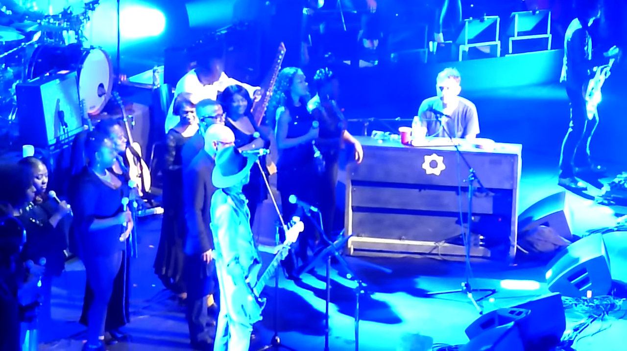 Watch Damon Albarn reunite with Blur's Graham Coxon, play with Brian Eno and De La Soul