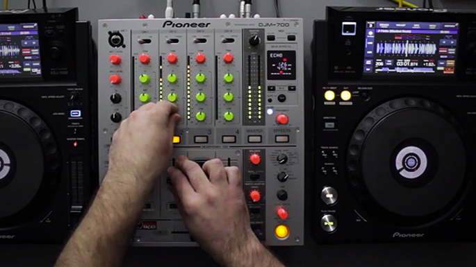 Watch Pioneer's new CD-free, USB-only XDJ-1000 in action