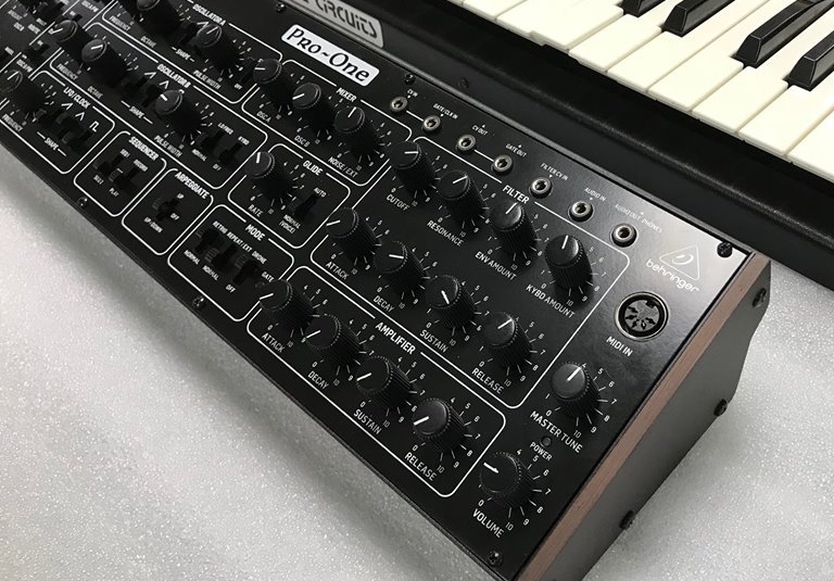 six Trak Musique électronique synth Sequential Circuits Pro One prophète