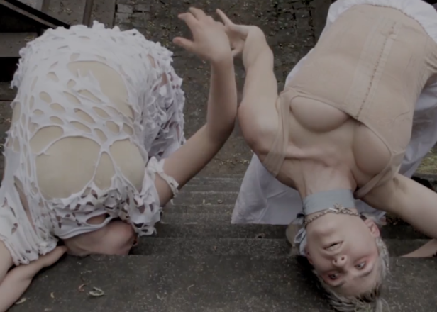 Eartheater signs to PAN, shares new single 'Claustra'