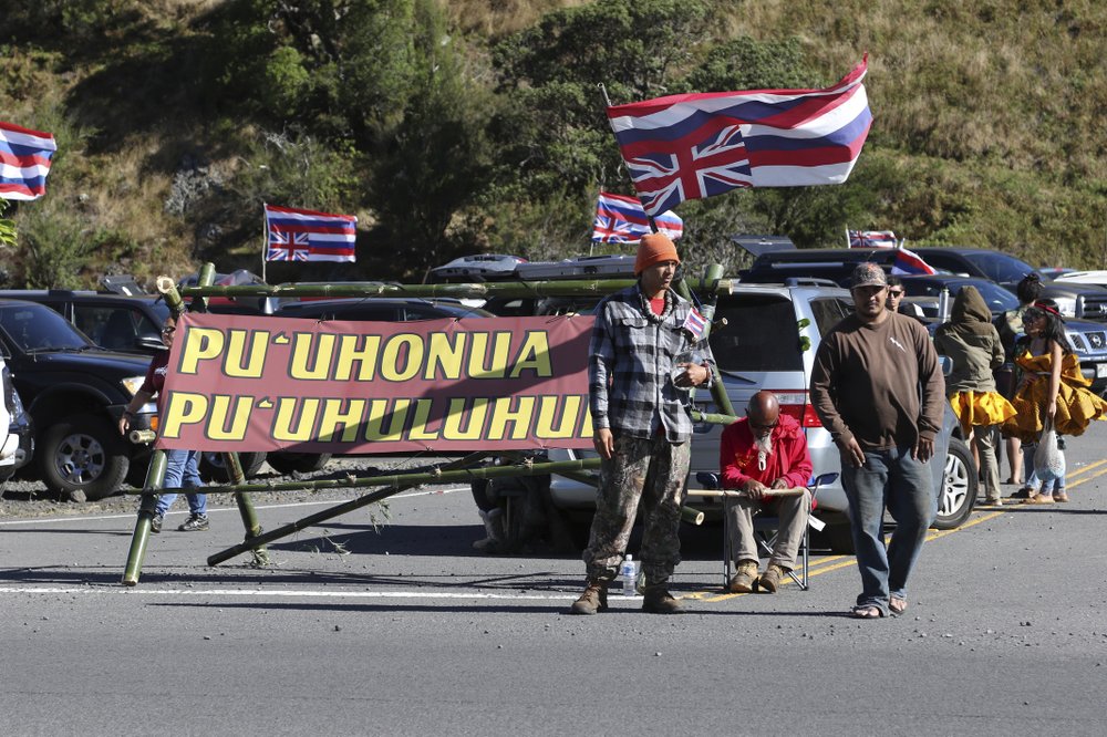 Hawaii activists protesting over start of work on telescope | FACTSWANTED
