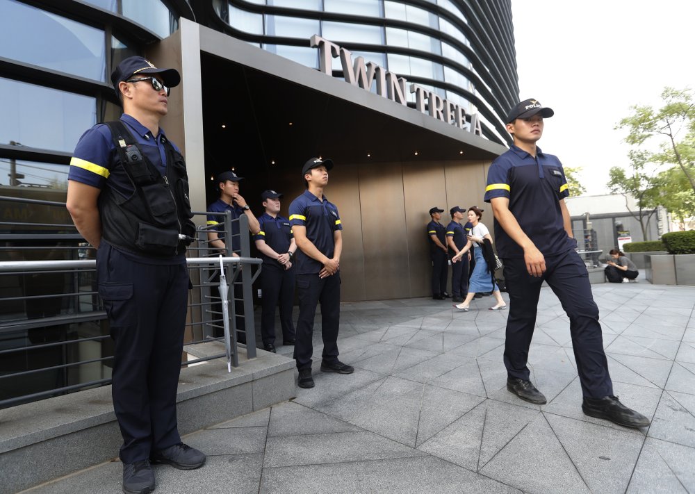 South Korean police officers stand guard against possible rallies against Japan in front of a building where the Japanese embassy is located in Seoul, South Korea, Friday, July 19, 2019. South Korean police say a man has set himself on fire in front of the Japanese Embassy in Seoul amid rising trade disputes between Seoul and Tokyo. (AP Photo/Ahn Young-joon) | FACTSWANTED South Korean police officers stand guard against possible rallies against Japan in front of a building where the Japanese embassy is located in Seoul, South Korea, Friday, July 19, 2019. South Korean police say a man has set himself on fire in front of the Japanese Embassy in Seoul amid rising trade disputes between Seoul and Tokyo. (AP Photo/Ahn Young-joon) | FACTSWANTED