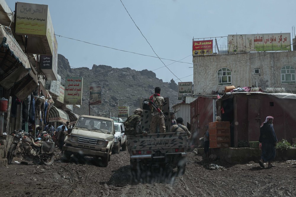 Militiamen dig in at a front line of Yemen's deadlocked war | FACTSWANTED Militiamen dig in at a front line of Yemen's deadlocked war | FACTSWANTED