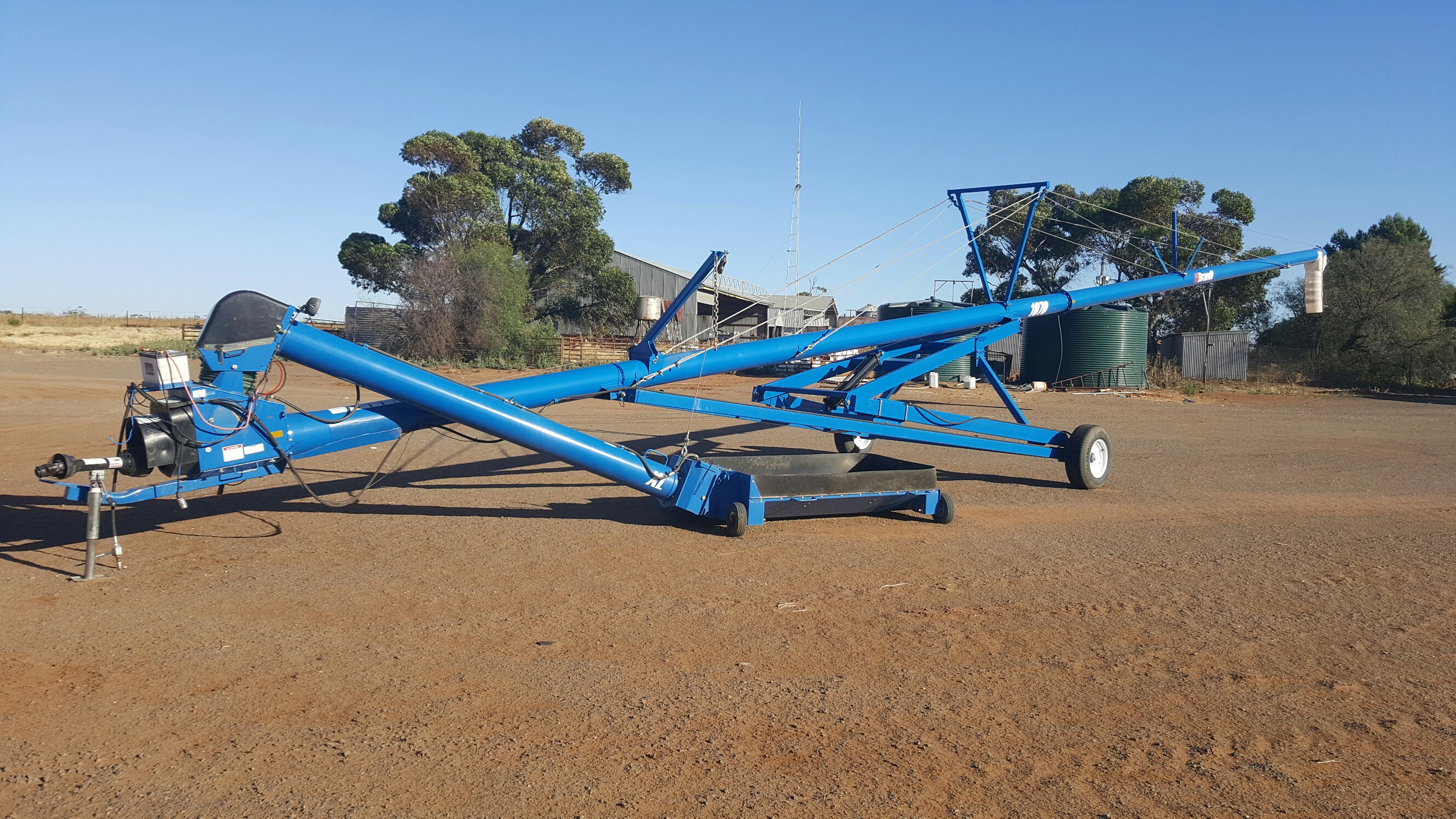Brandt 1070 Swing Away Auger Machinery & Equipment Augers