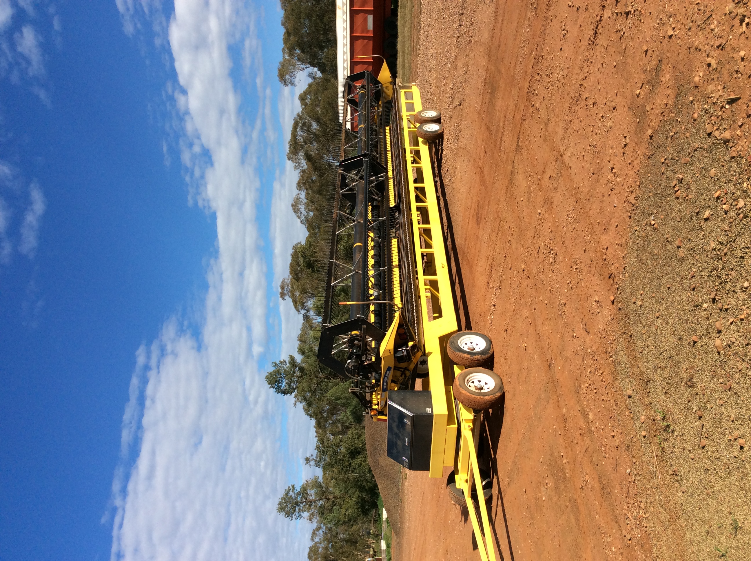 Honeybee 40ft with 4 axle trailer Machinery & Equipment