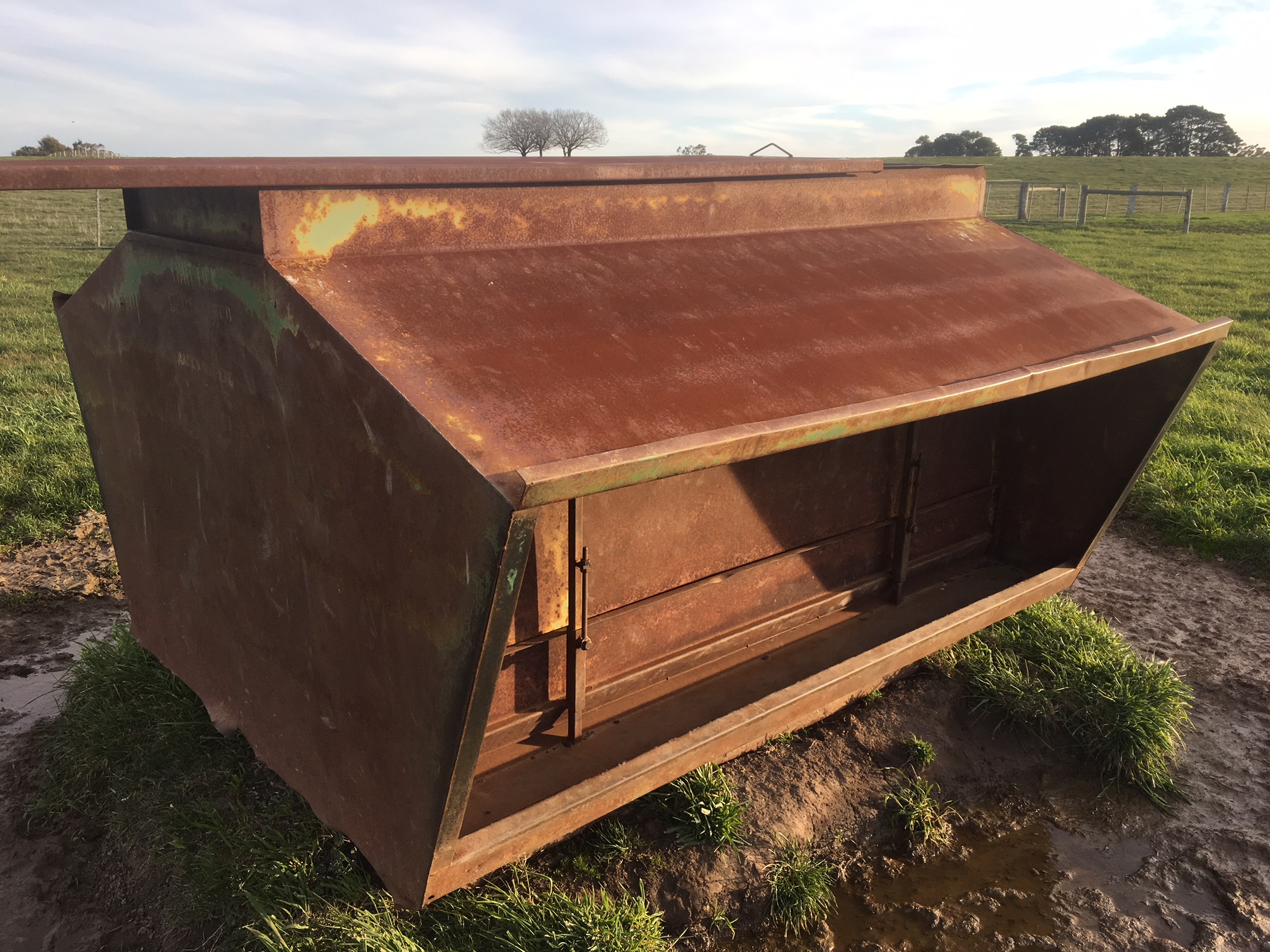 Limit Lick Grain Feeder Livestock Equipment Livestock Feeding