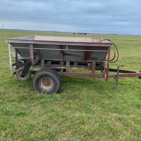 trailing belt spreader Machinery & Equipment Spreaders For