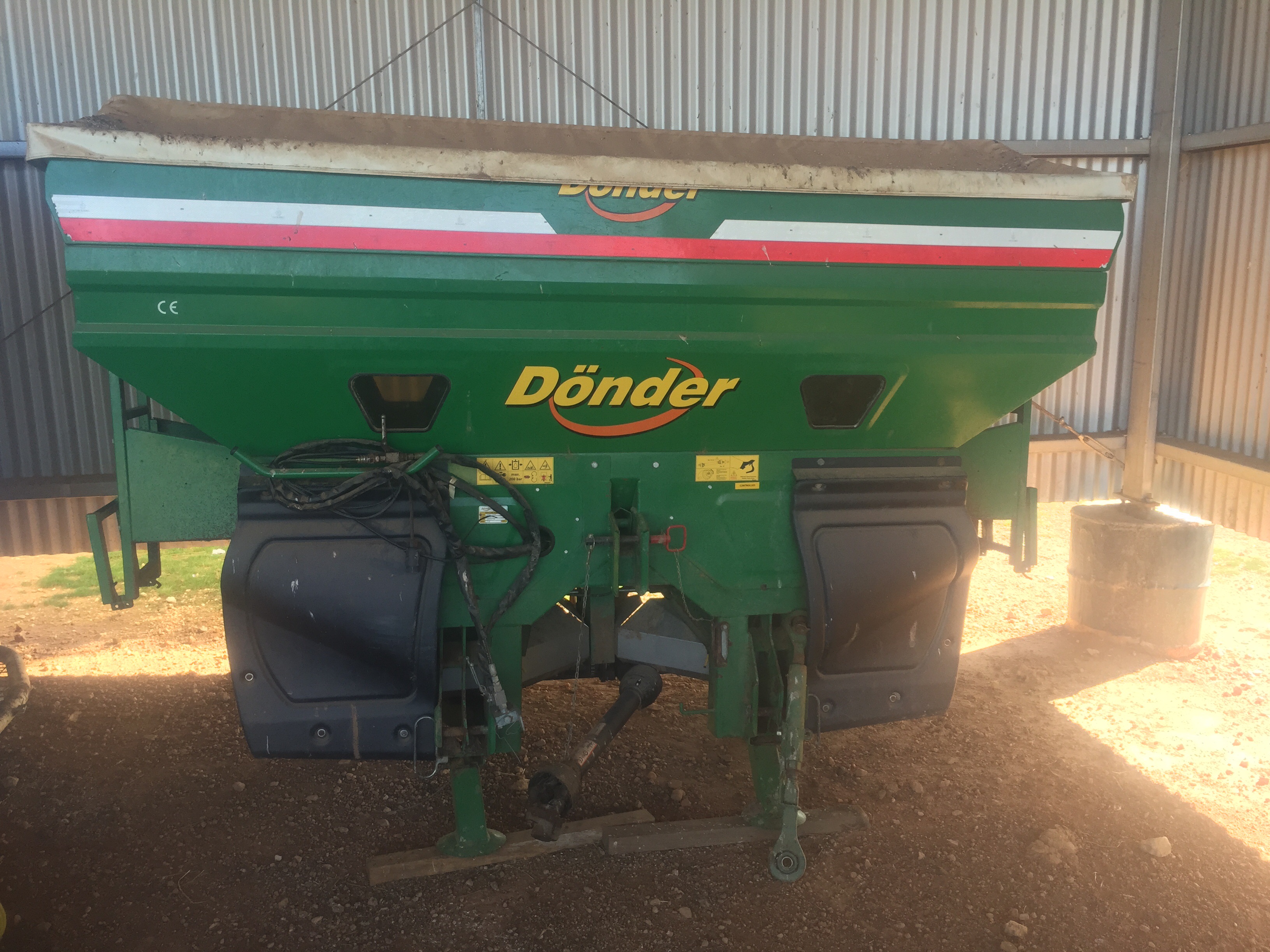 Donder 4000 litre spreader Machinery & Equipment Spreaders