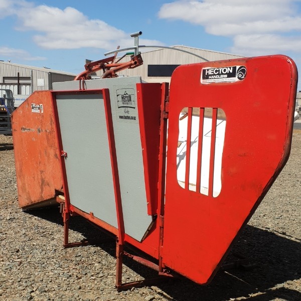 HECTON SHEEP HANDLER Livestock Equipment Livestock Handling
