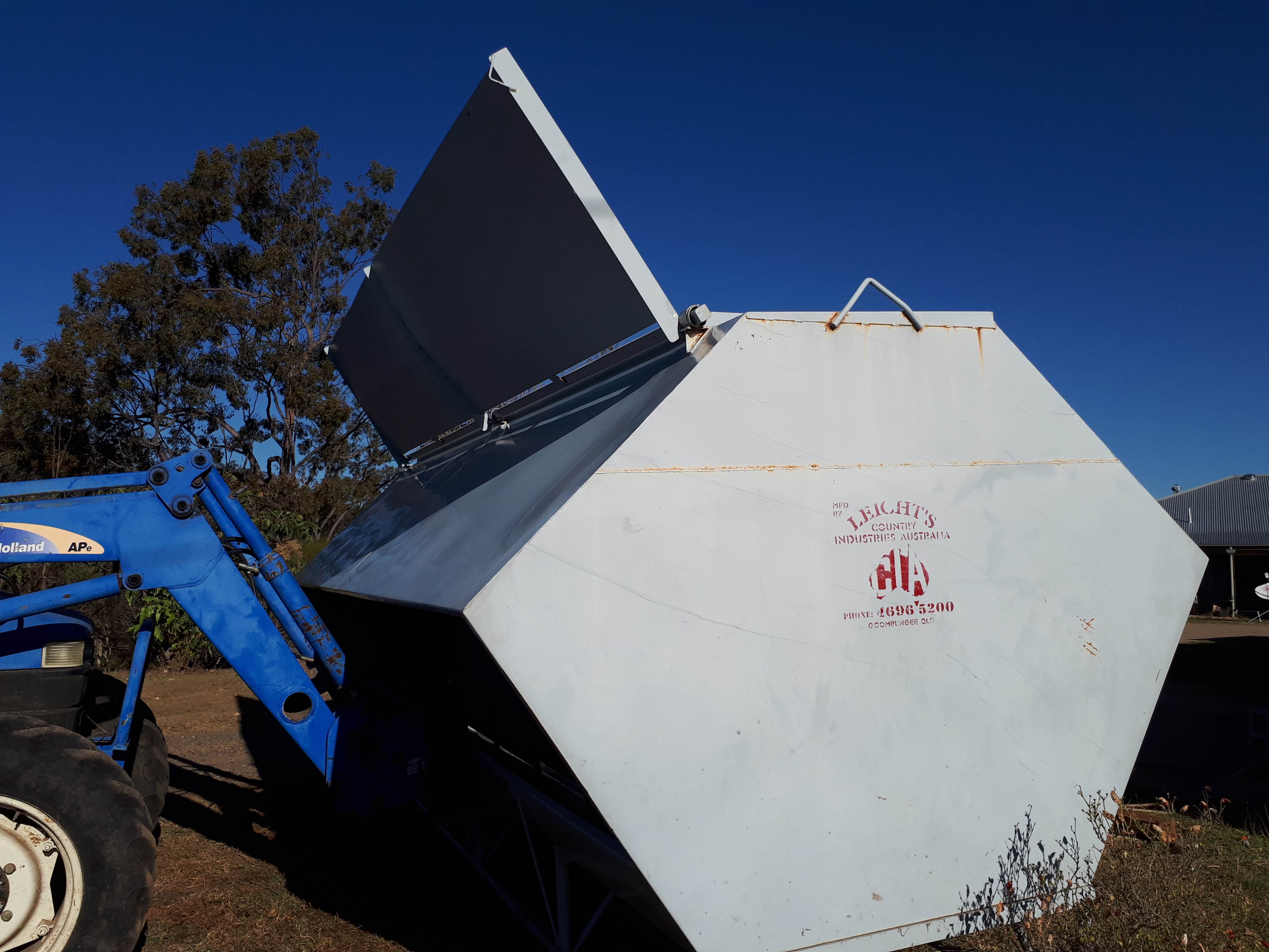 Large 16’ CIA 6 tonne Cattle Grain Feeder Livestock Equipment