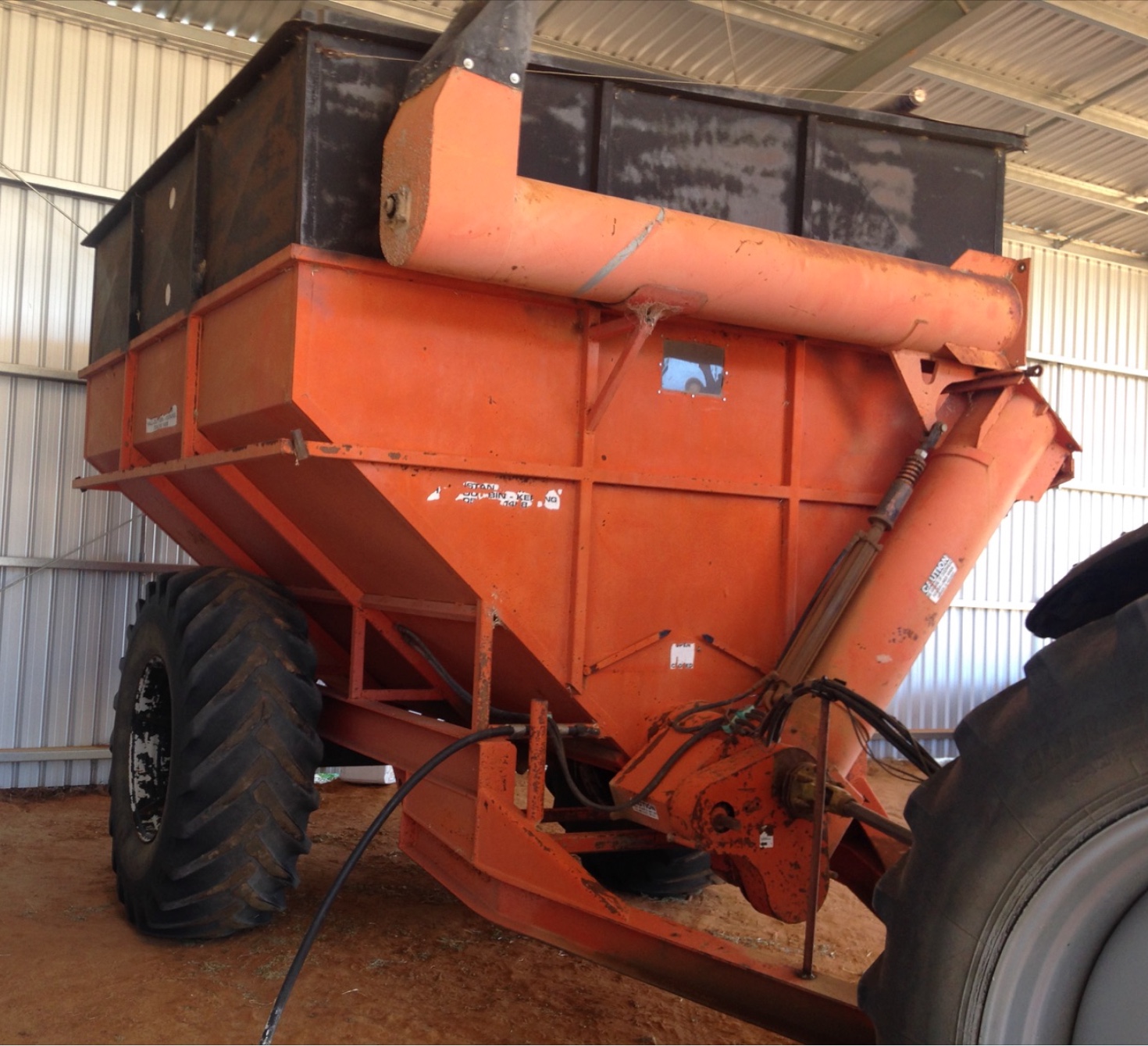 Dunstan 18mt Chaser Bin For Sale w Folding Auger & Feeder