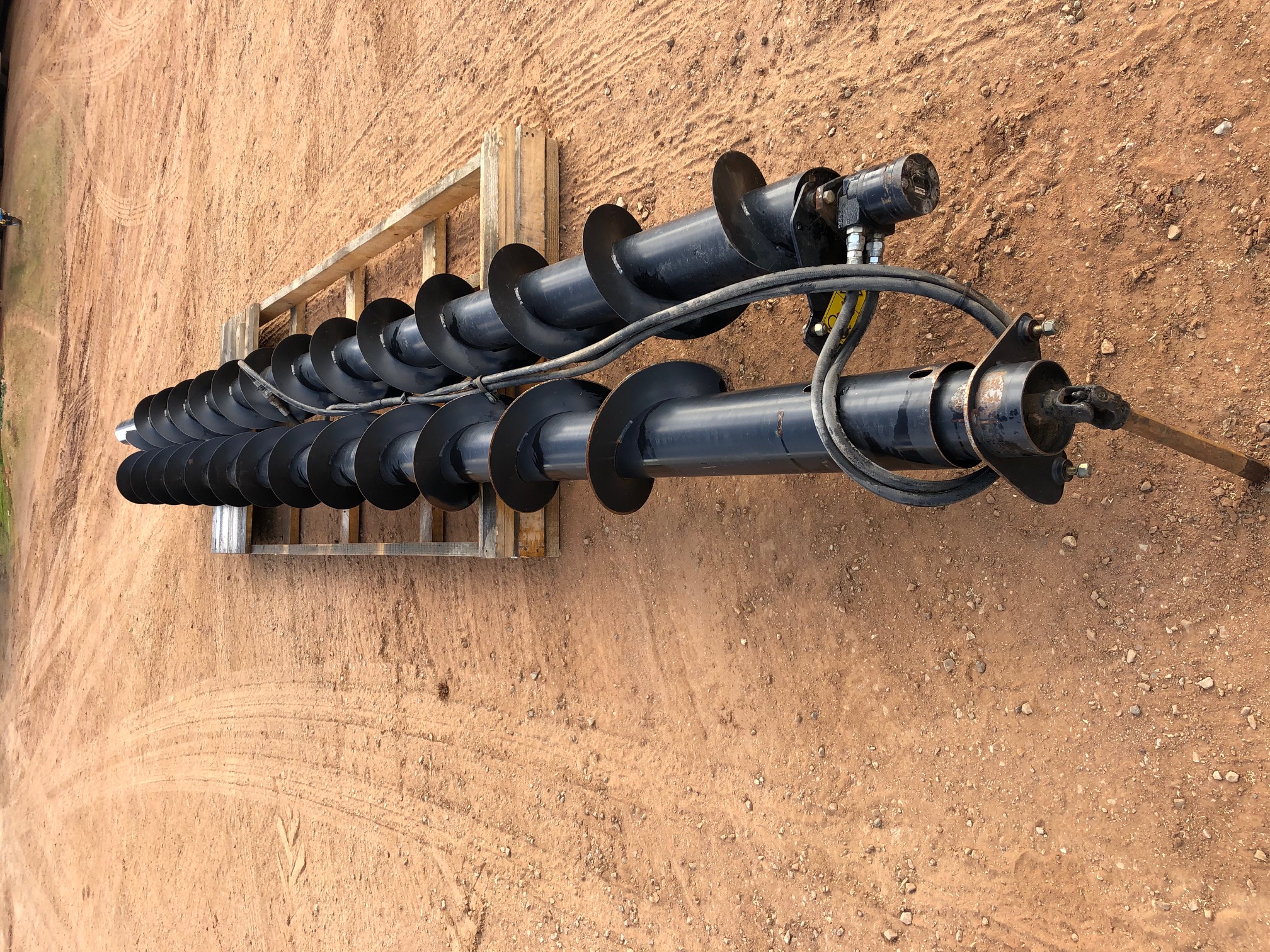 Macdon 40' cross auger Machinery & Equipment Header