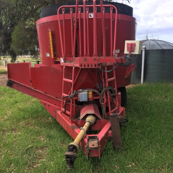 NDE vertical feed mixer wagon Machinery & Equipment Fodder