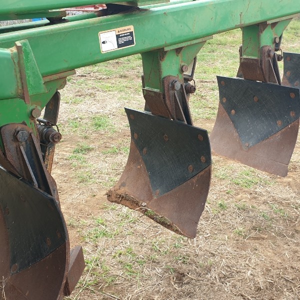 John deere 975 square plough Machinery & Equipment Blade