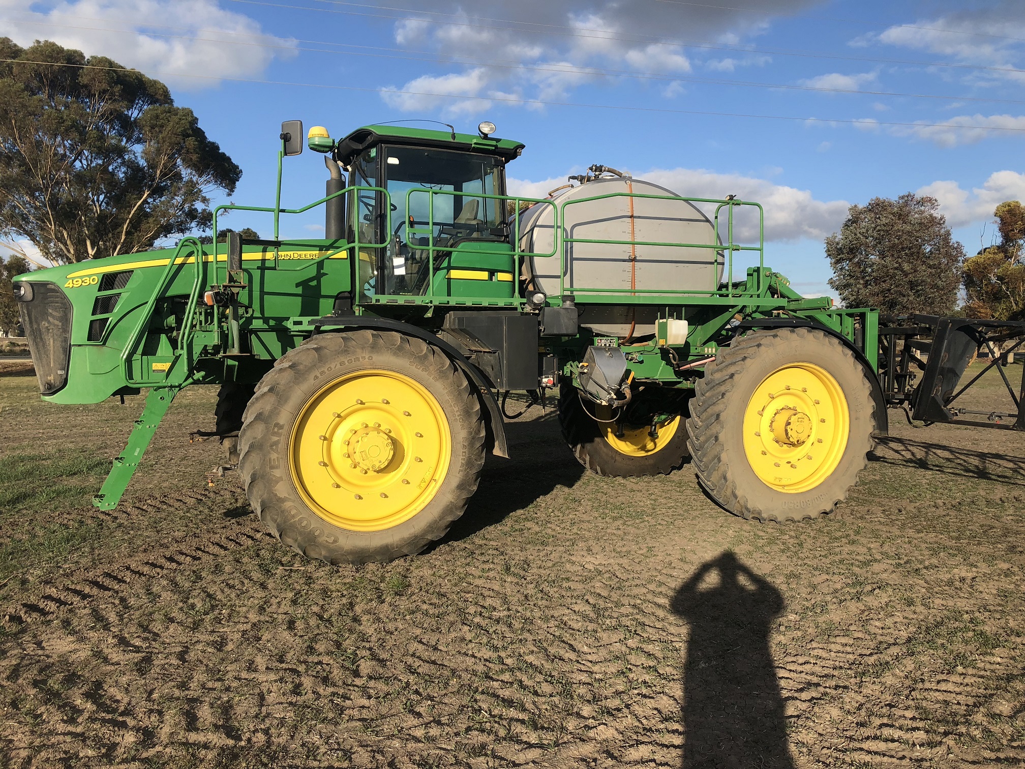 john-deere-4930-sp-sprayer-machinery-equipment-sprayers