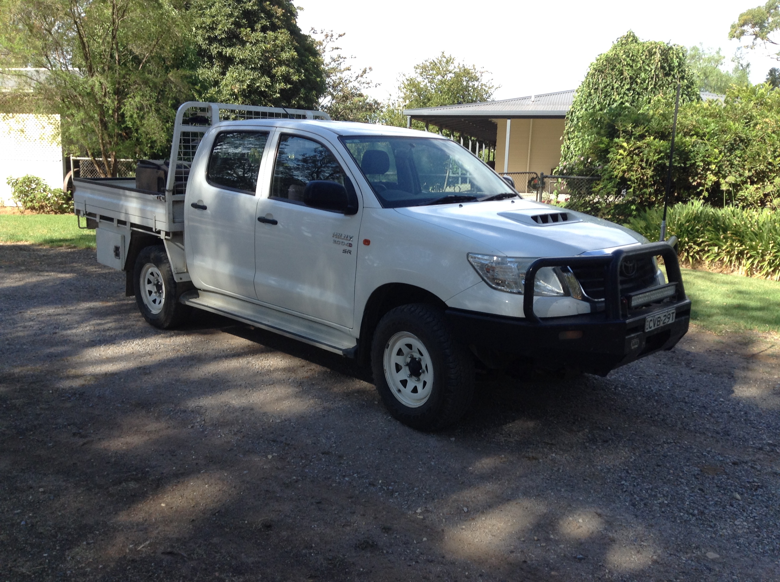 2012 TOYOTA HILUX SR DUAL CAB UTE Vehicles & Motorbikes 4WD