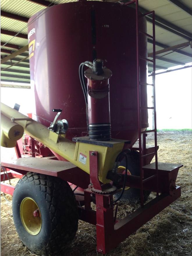 Feed Mixer "New Concept" feed mixer plus roller mill