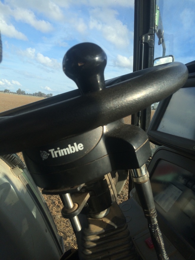 TRIMBLE 750 GPS and AUTO PILOT ELECTRIC STEERING WHEEL and FOOT