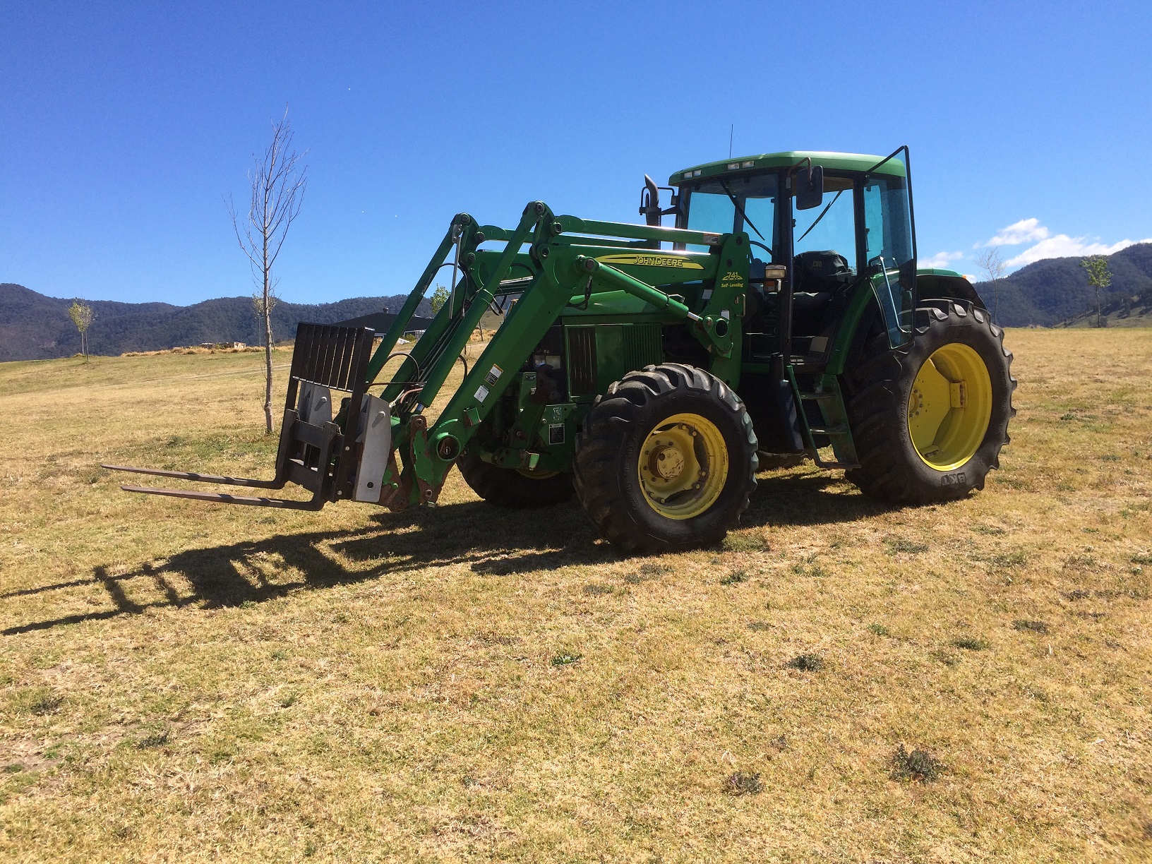 John Deere 6600 tractor and John Deere 741 Loader Machinery