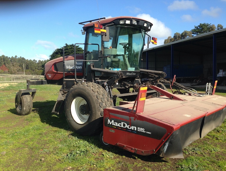 MacDon M200 Self Propelled Mower Conditioner Machinery