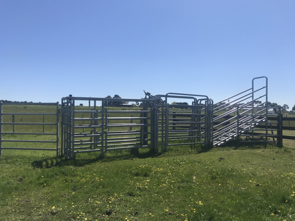 Used Arrow Cattle Yards approx. 6070 Head Livestock Equipment