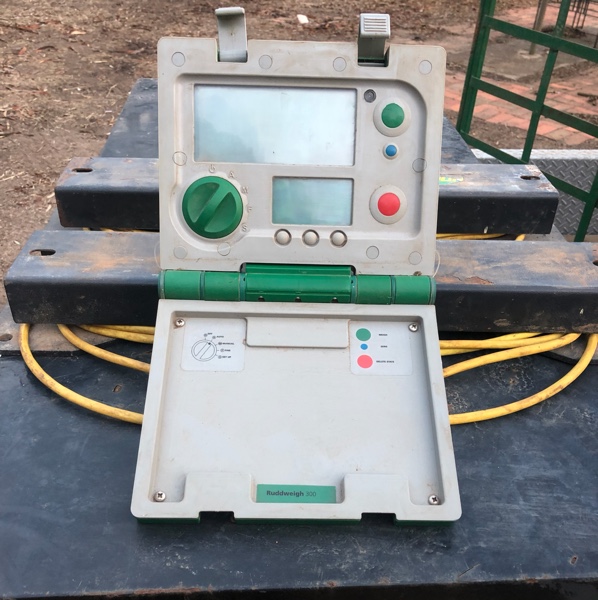Ruddweigh scales and crate Livestock Equipment Livestock