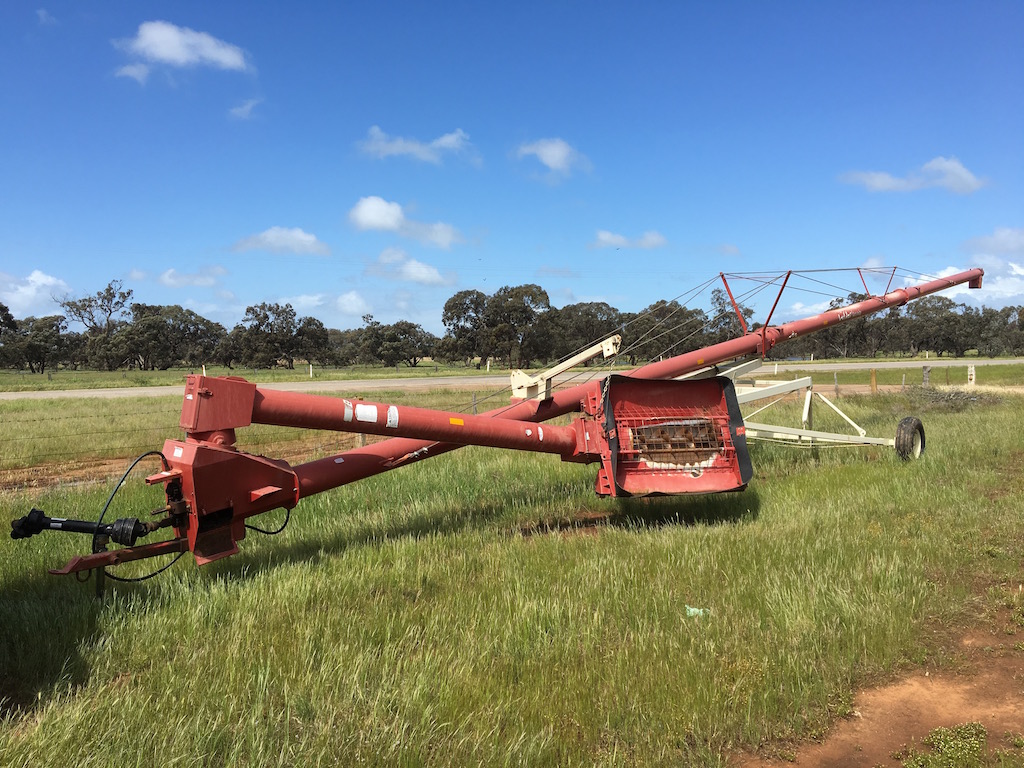 Buhler Farm King 1070 Swing Away Auger Machinery & Equipment