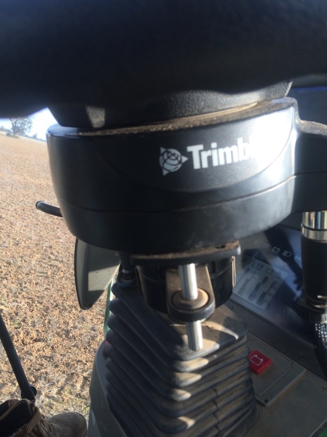 TRIMBLE 750 GPS and AUTO PILOT ELECTRIC STEERING WHEEL and FOOT
