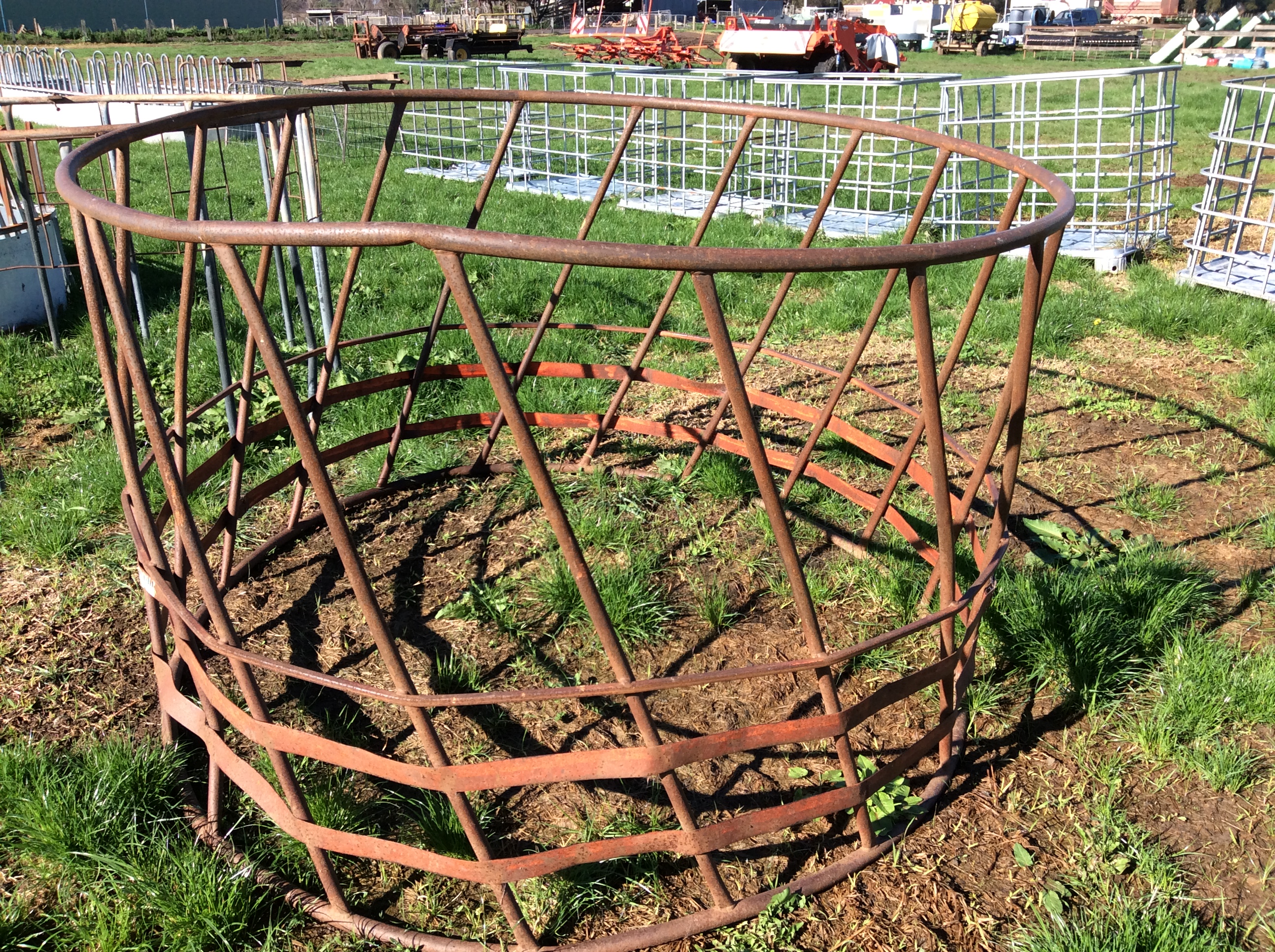 Round Bale Holder Feeder Livestock Equipment Livestock Feeding