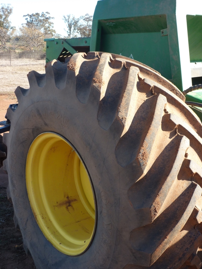 JOHN DEERE 24 RUN TRASH COMBINE Machinery & Equipment