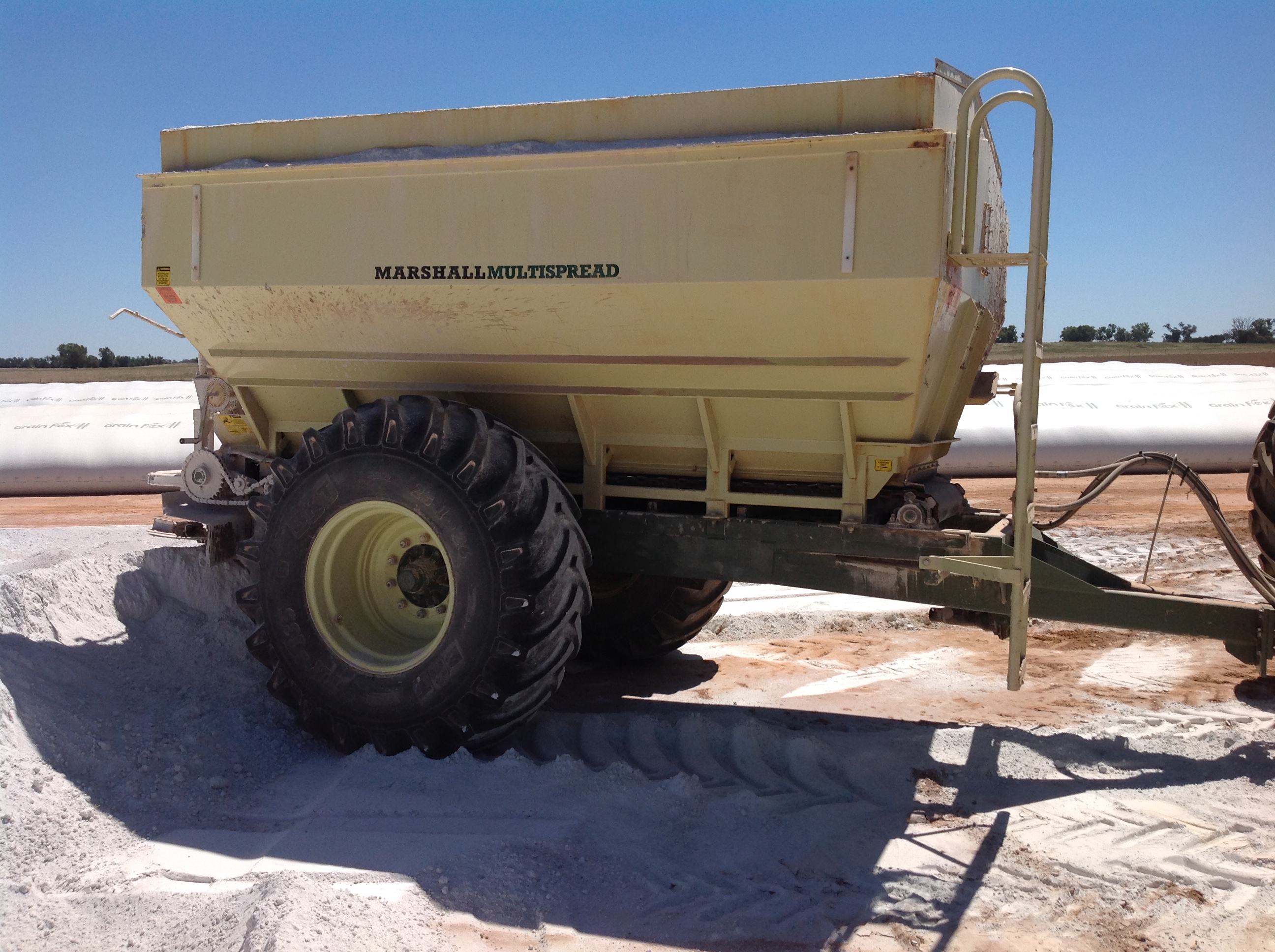 Marshall 810 spreader Machinery & Equipment Spreaders For