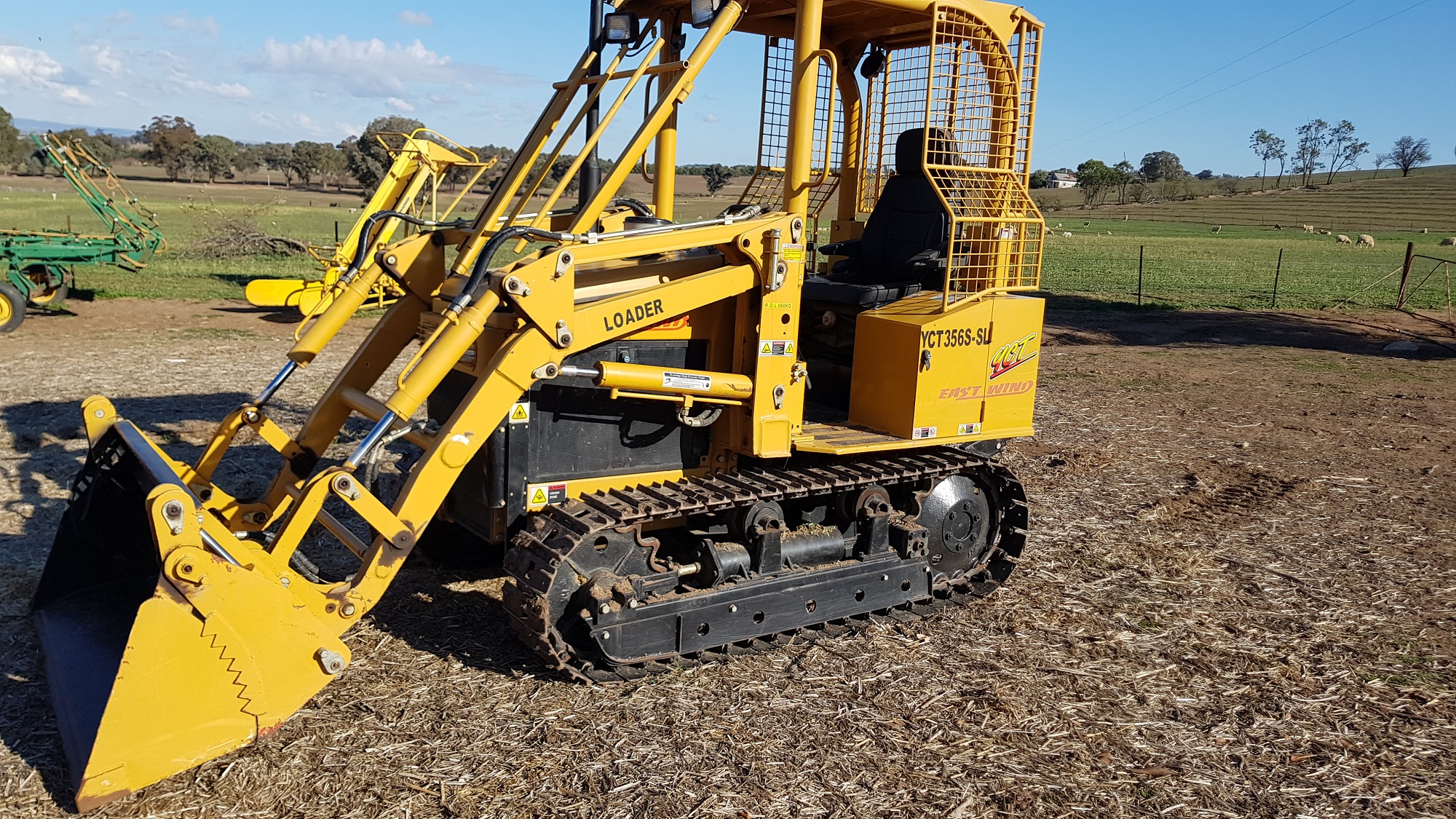East Wind Loader Dozer With 29hrs /pto/Linkage 4 in 1 bucket