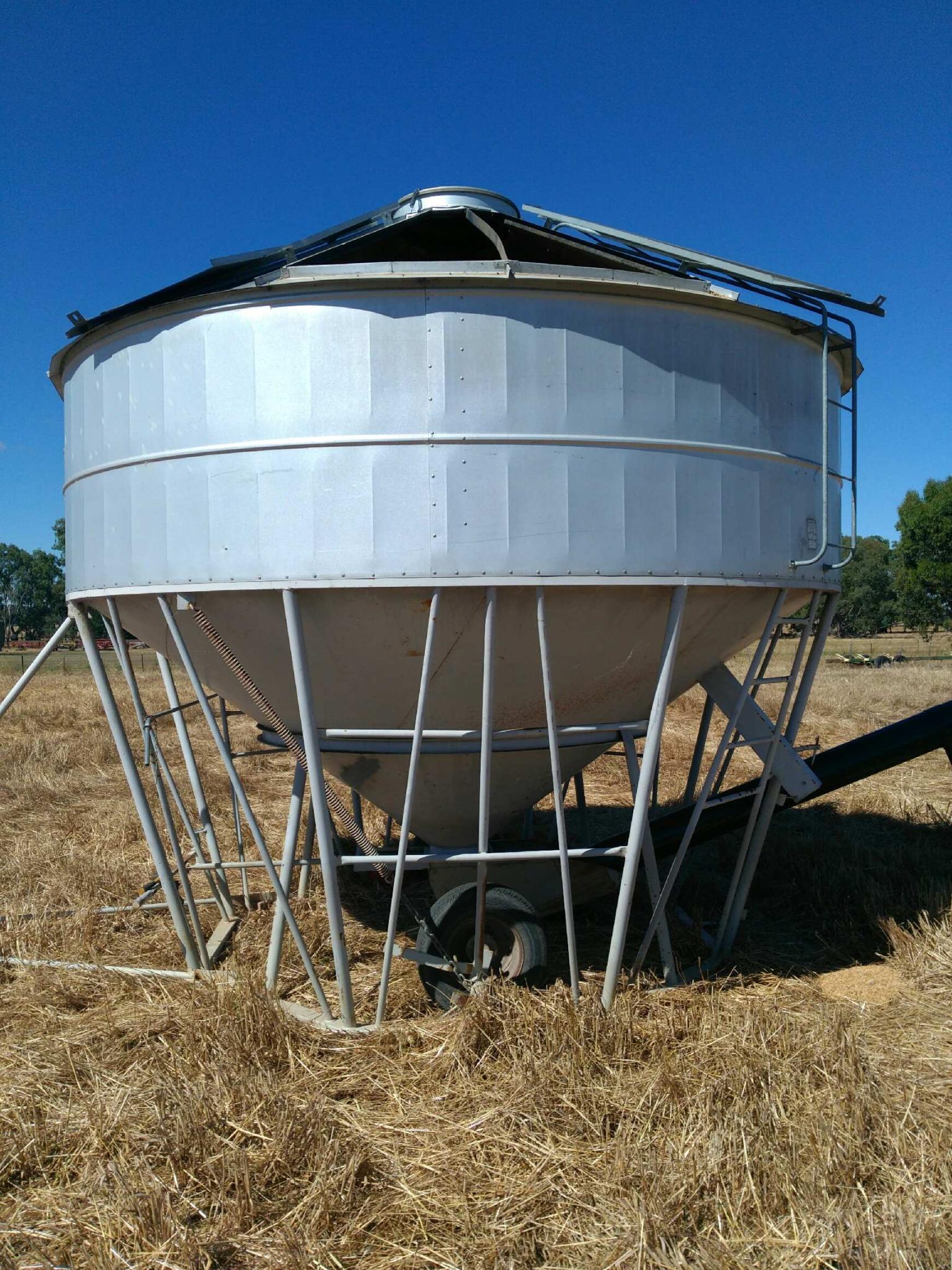 Nelson Fert Bin 33 Cubic Metres Machinery & Equipment Field