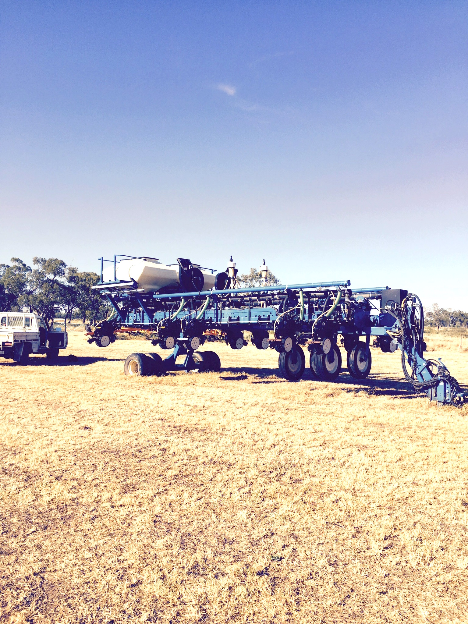 Kinze 3700 Vacuum Planter Machinery & Equipment Tillage and