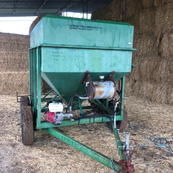 Feed Trailer / Cart / grain / sheep feeders Machinery
