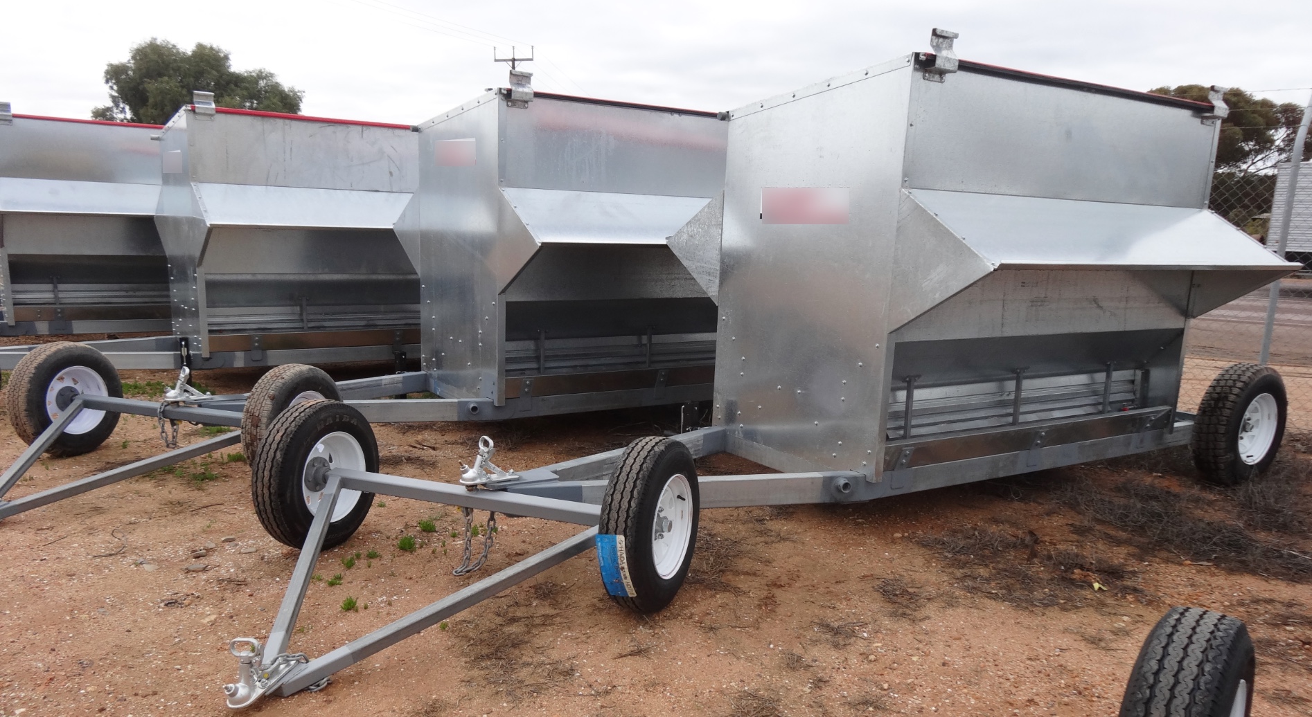 New Trailing and Stationary Sheep Lick Feeders For Sale Larger