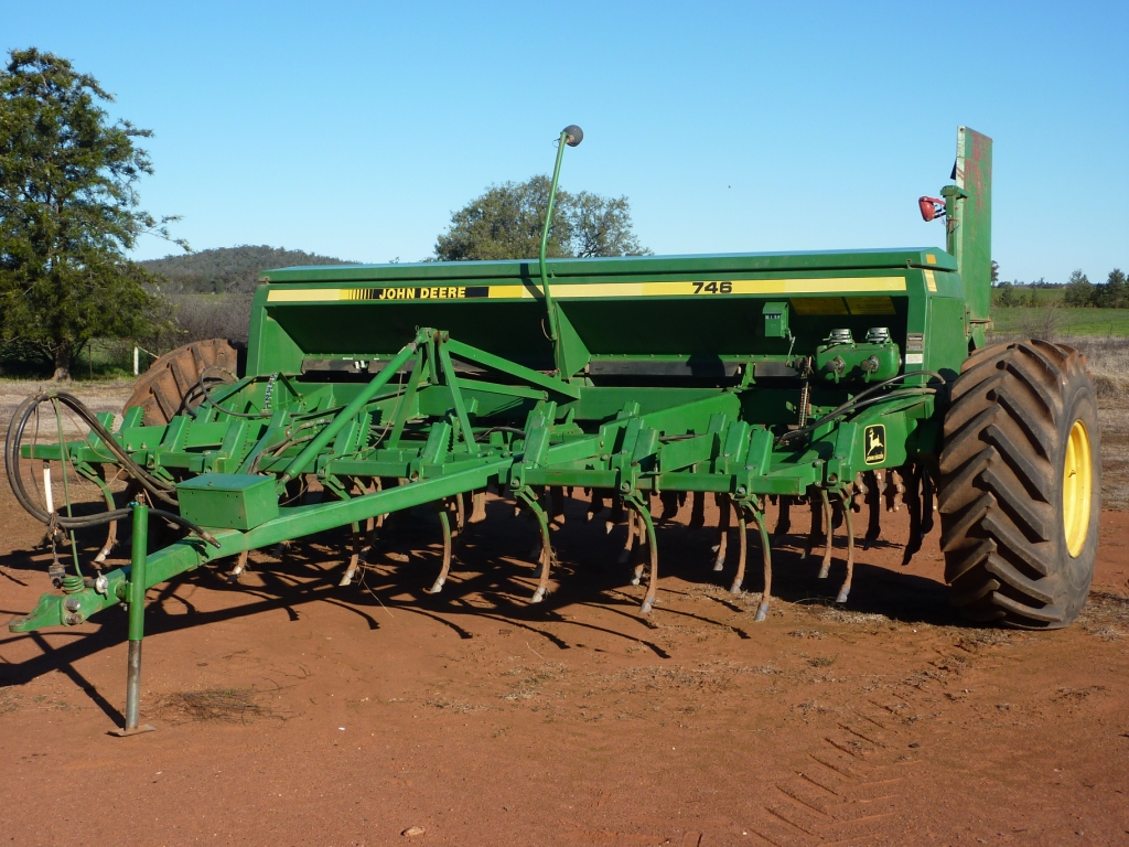 JOHN DEERE 24 RUN TRASH COMBINE Machinery & Equipment